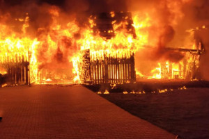 Olbrzymi pożar zabudowań w okolicach Zgierza