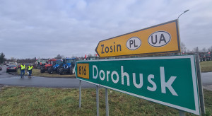 Protesting farmers will let trucks waiting in line at the crossing in Dorohusk pass