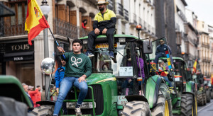 Clashes between protesting farmers and the gendarmerie in Spain