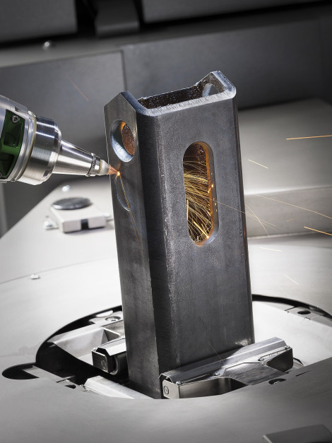 Frame elements are cut using a 3D laser.  Photo  Rolmako