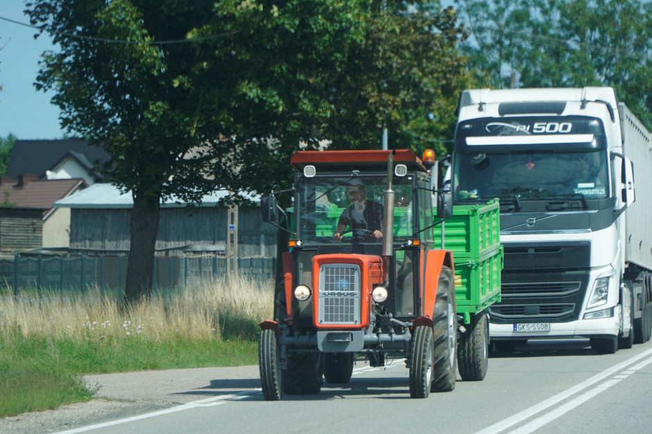 At the moment, the tractor itself can be driven on category B roads without driving, the new project will complicate it, photo: K.Pawłowski At the moment, the tractor itself can be driven on category B roads without driving, the new project will complicate it, photo: K.Pawłowski
