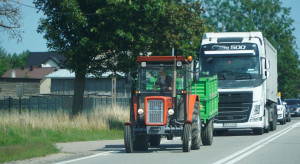 French communists criticize the European idea of driving licenses for tractors