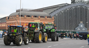 Farmers block highways and loot vehicles carrying food from Morocco