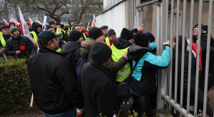 Hołownia on the protests in front of the Sejm: Absolutely shameful events took place