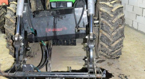 Accident while repairing an agricultural tractor. The loader crushed the farmer