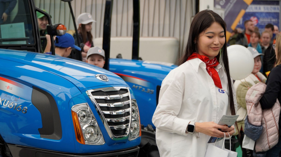 A bit of Korea in Kielce - LS Tractor stand, photo by K.Pawłowski