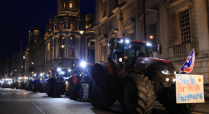 Great Britain: over 100 tractors in front of Parliament during a farmers' protest