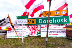 Przedsiębiorcy i kierowcy cieszą się z rozwiązania protestów w Dorohusku. Wójt: „Nie można terroryzować mojej rodziny”