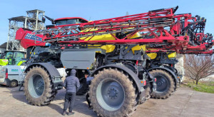12 Hardi self-propelled sprayers for the Nibulon holding