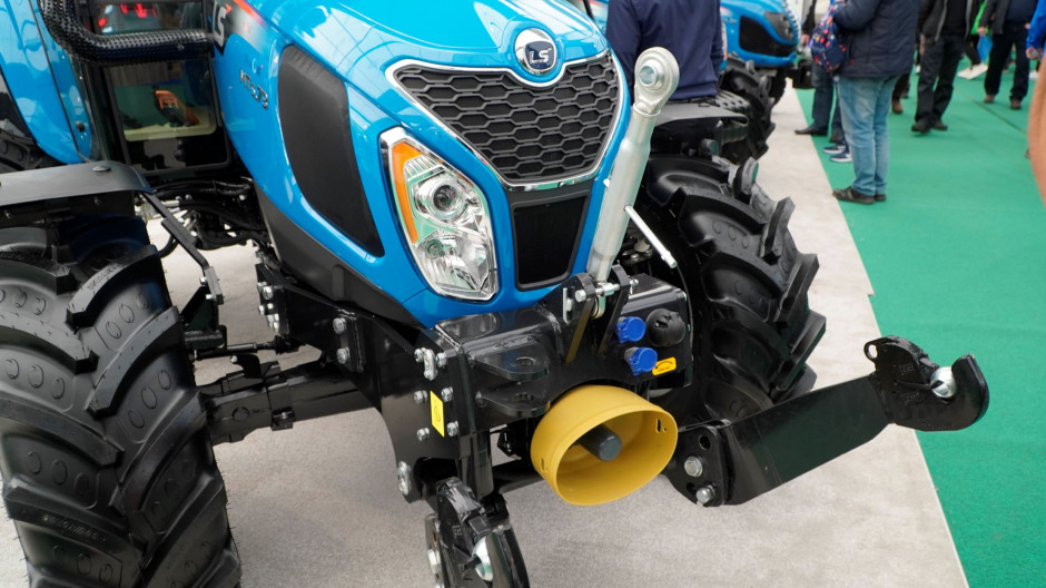 The LS Tractor MT5.73 tractor at the Agrotech fair was equipped with a front linkage and PTO, photo: K.Pawłowski