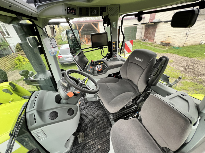 The cabin of the Claas Arion 550 is very comfortable, photo: kh