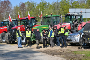 Rolnicy protestujący na S3 o dopłatach do zbóż: To pomoc symboliczna