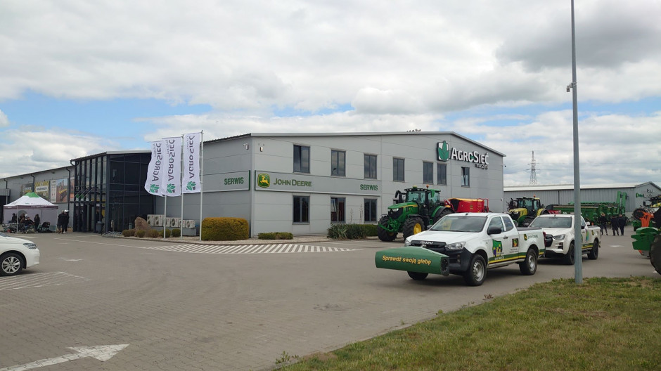 The service building from the outside, photo: Maciej Sacha