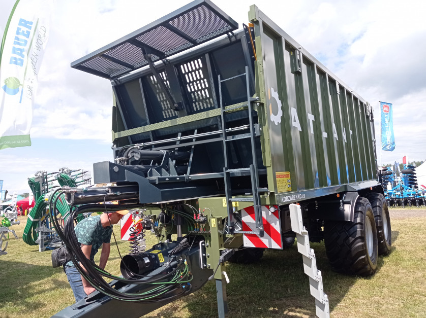 Kobzarenko Atlant offers many applications in one trailer Kobzarenko Atlant offers many applications in one trailer