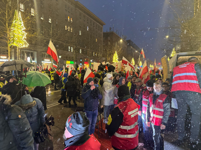 Mimo trudnych warunków protest rolników trwa (fot. MC)