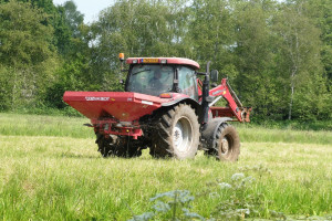 Rolnik z Podlasia oszukany przy zakupie nawozów. Stracił 76 tysięcy złotych