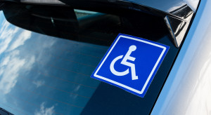 Jedno orzeczenie to karta parkingowa, zasiłek pielęgnacyjny i okresowy! Oto warunki