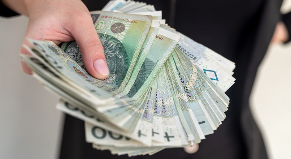 Wchodzi nowe świadczenie: 1800 zł miesięcznie. Wypłaty z mocą wsteczną