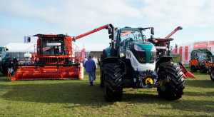 Testowy kombajn Aupax GV100 na sprzedaż. To prawie nówka, skosił 200 hektarów