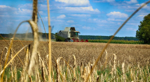 Rolnicy rezygnują z nowych kombajnów. Zmieniają podejście, a powód jest jeden