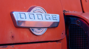 Odpalił 60-letni „traktor” z Dodge’a. Nikt nie wierzył, że ruszy