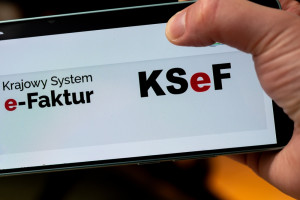 KSeF blokuje pieniądze firm. Korekty zamiast przelewów
