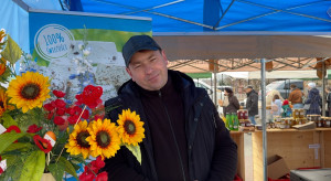 40 krów, 1 mlekomat i pełna niezależność. Tak sprzedaje się dziś mleko