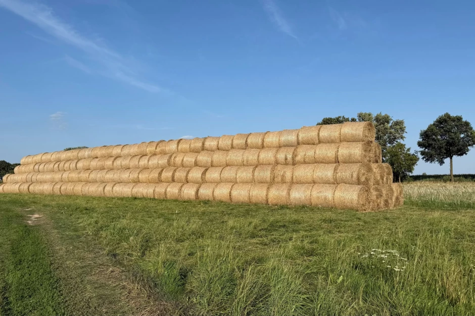 Przechowujesz słomę w stogu? Koniecznie pilnuj tych odległości