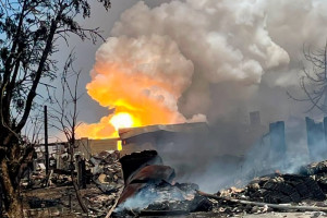 20 strażak&oacute;w rannych po eksplozji nawoz&oacute;w w firmie rolnej. Spłonęło zboże, zniszczone 5 woz&oacute;w strażackich