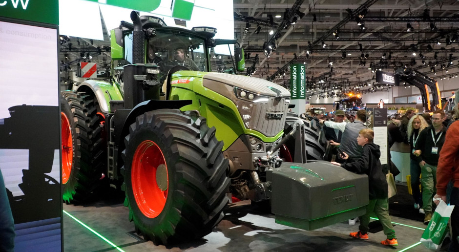 Do 550 KM w konwencjonalnym ciągniku. Pierwszy Fendt 1052 Gen 4 trafił już na Ukrainę