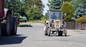 Ursus C-330M z przebiegiem ok. 740 mth od nowości. Rolnik kupił go z sentymentu