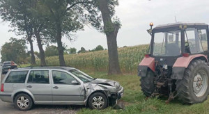 Traktor zderzył się z samochodem. Ranne dziecko w szpitalu