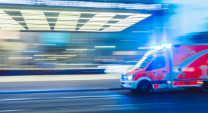 Miała 2,56 promila. Uderzyła autem w kombajn i uciekła