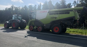 Ciągnik holował kombajn na lince po ekspresówce. Kierowcy dostali mandaty