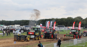 12 ciągników, nawet 2000 KM i pełne trybuny. Tak wyglądał debiut tractor pullingu