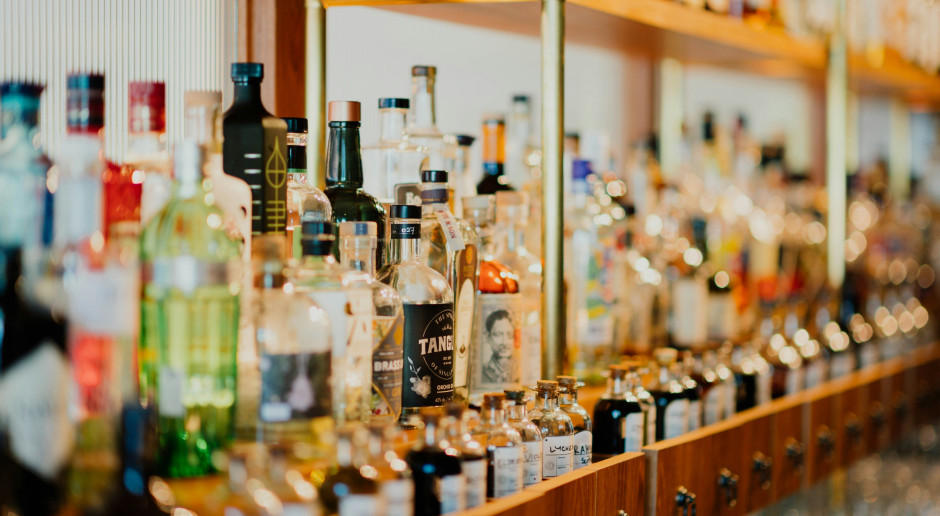 Rząd podnosi akcyzę na alkohol od 2027 roku, 1,4 mld zł ma trafić do NFZ