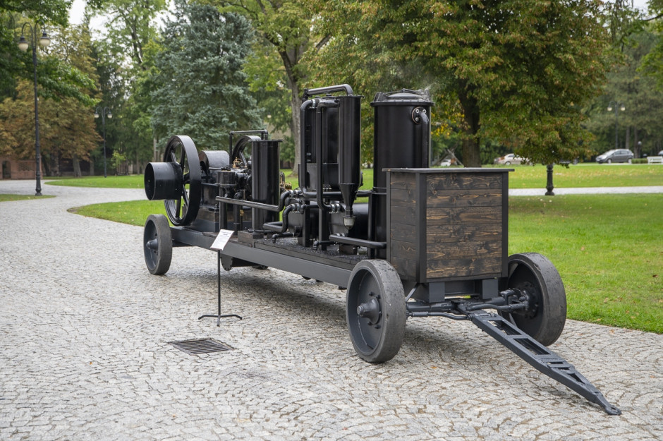 Około stuletni silnik na gaz drzewny produkcji ZM Sykstus Piekarski w Warszawie znów pracuje Fot. Materiały prasowe / Muzeum Rolnictwa im. ks. Krzysztofa Kluka w Ciechanowcu