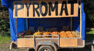 Zbudowali „pyromat” za 40 zł. Ziemniaki sprzedają bez obsługi i bez pośredników