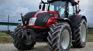 87 km/h ciągnikiem. Valtra testowana na torze Formuły1